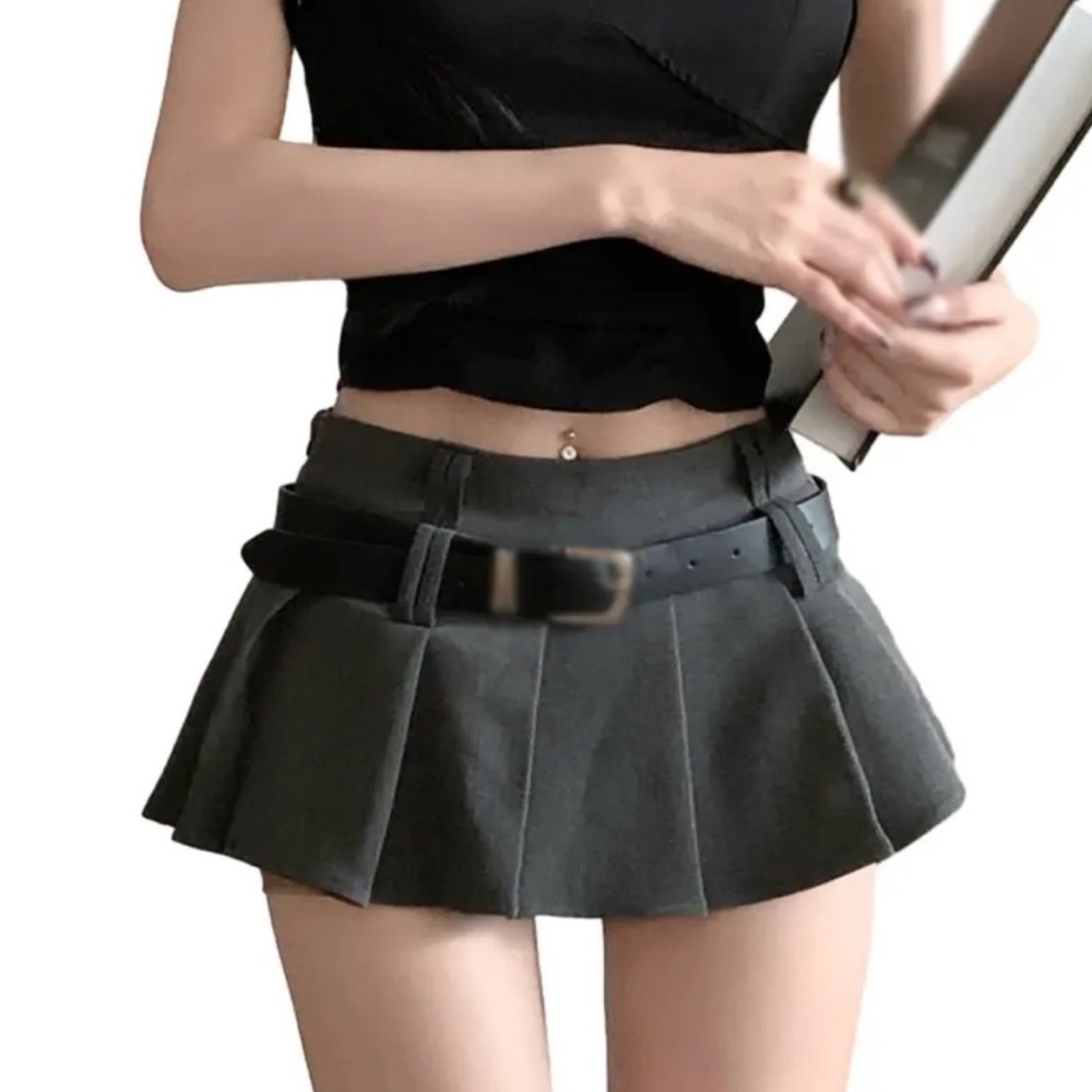Grey mini skirt w/belt